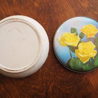 Vintage floral tin box | Floral tin box | Vintage storage box | Round floral tin box