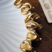 Vintage clip-on earrings | Gold tone clip-on earrings | Vintage gold tone earrings | Clip-on earrings