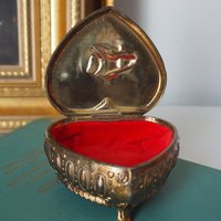 Vintage jewelry box | Heart shaped jewelry box | Vintage hinged trinket box | Small vintage jewelry box | Maritime jewelry box