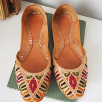 Vintage leather slippers | Embroidered leather slippers | Vintage leather slipper shoes | Indian slippers | Embroidered slippers | UK Size 4