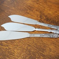 Vintage cake knives | Vintage silver tone cake knives | Stainless steel cake knives | Ornate cake servers | Mismatched cake knives