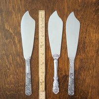 Vintage cake knives | Vintage silver tone cake knives | Stainless steel cake knives | Ornate cake servers | Mismatched cake knives