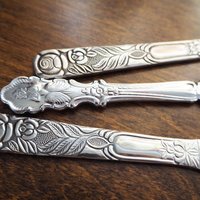 Vintage cake knives | Vintage silver tone cake knives | Stainless steel cake knives | Ornate cake servers | Mismatched cake knives
