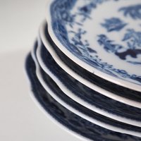 Vintage Arabia plates | Arabia Singapore saucers | Set of five Arabia Singapore saucers | Decorative blue and white plates | Arabia Finland