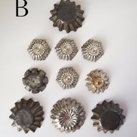 Vintage baking molds | Vintage fluted tin molds | Small pastry molds | Mismatched baking molds | Vintage tin molds | Vintage kitchen decor