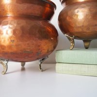 Set of two vintage copper planters | Mismatched copper planters | Small copper planters | Vintage planters with feet | Vintage planters