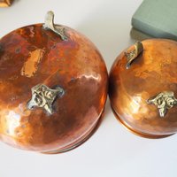 Set of two vintage copper planters | Mismatched copper planters | Small copper planters | Vintage planters with feet | Vintage planters