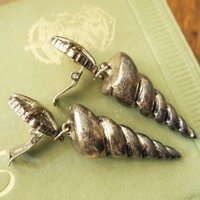 Vintage seashell clip-on earrings | Silver tone clip-on earrings | Vintage silver tone earrings | Spiral shell earrings | Chunky earrings