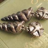Vintage seashell clip-on earrings | Silver tone clip-on earrings | Vintage silver tone earrings | Spiral shell earrings | Chunky earrings