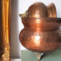 Set of two vintage copper planters | Mismatched copper planters | Small copper planters | Vintage planters with feet | Vintage planters