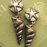 Vintage seashell clip-on earrings | Silver tone clip-on earrings | Vintage silver tone earrings | Spiral shell earrings | Chunky earrings