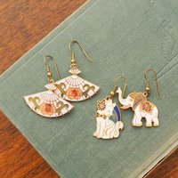 Vintage cloisonné earrings | Vintage dangle earrings | Vintage cloisonné dangle earrings | Mismatched earrings | Enamelled earrings