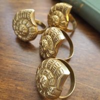 Vintage brass napkin rings | Set of four vintage napkin rings | Vintage seashell napkin rings | Set of four brass napkin rings