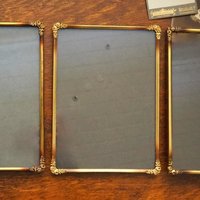 Set of three vintage brass photo frames | Brass photo frames 13x18 cm | Vintage brass picture frames | Vintage floral frames