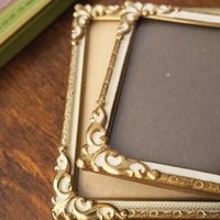 Set of two vintage photo frames | Set of two small matching vintage frames | Vintage brass picture frames | Brass and white frames