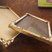 Set of two vintage photo frames | Set of two small matching vintage frames | Vintage brass picture frames | Brass and white frames