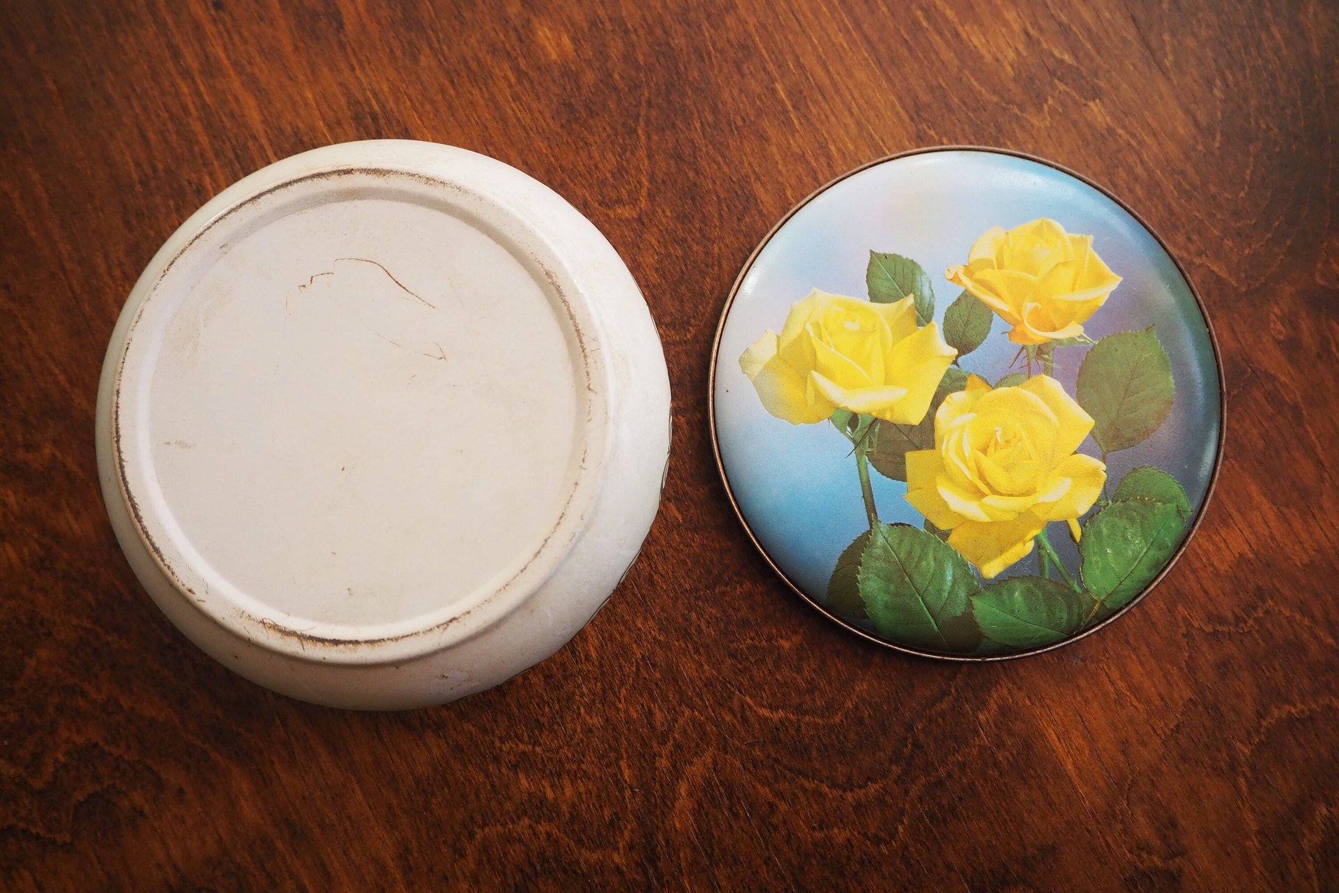 Vintage floral tin box | Floral tin box | Vintage storage box | Round floral tin box