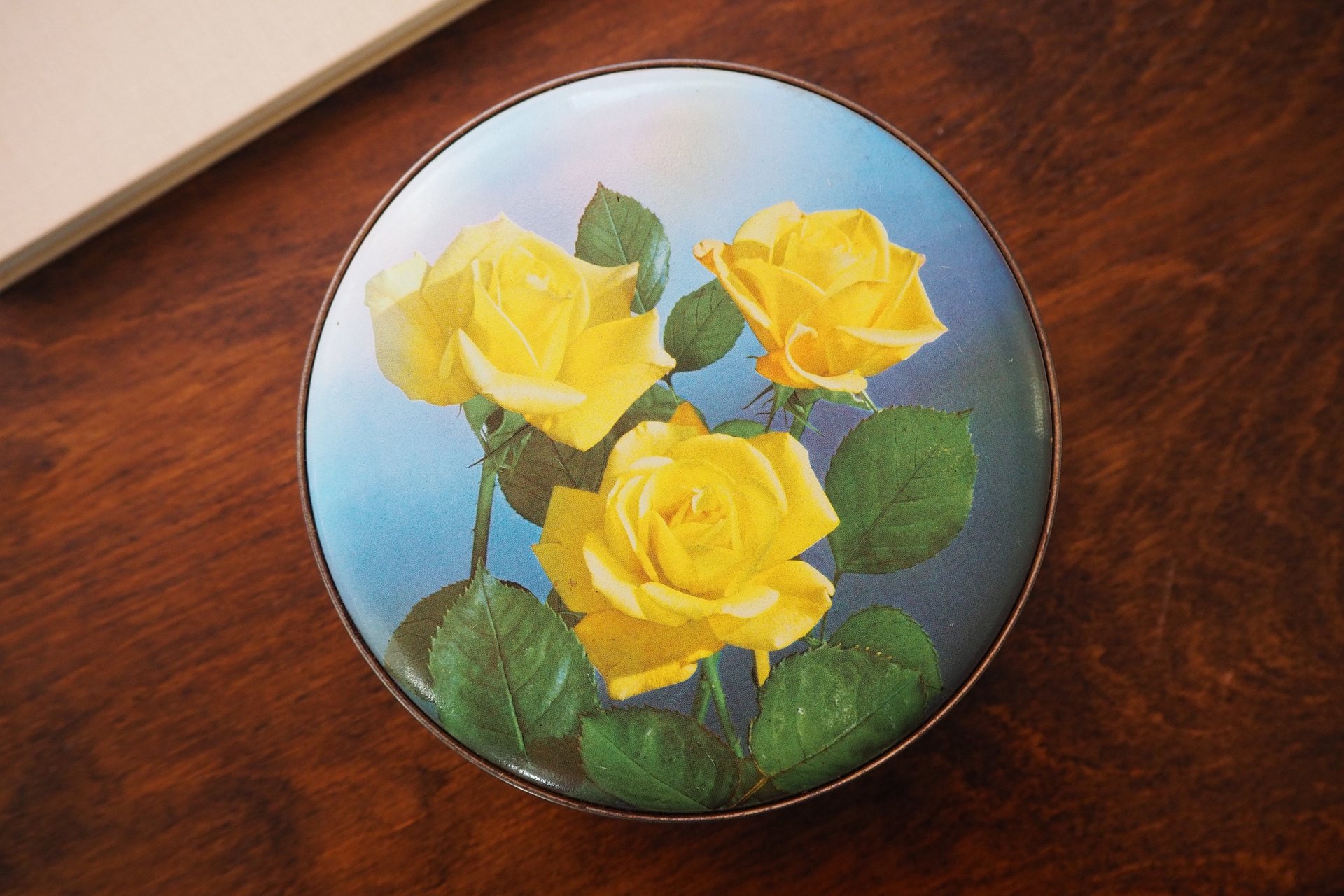 Vintage floral tin box | Floral tin box | Vintage storage box | Round floral tin box