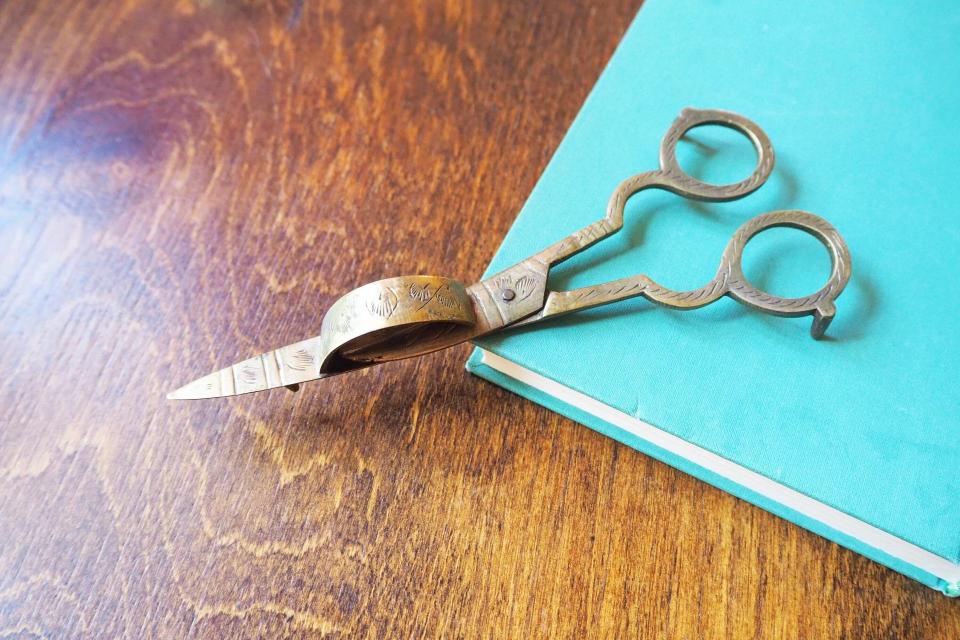 Vintage brass wick cutter | Brass candlewick scissors | Brass candlewick trimmer | Brass wick cutter | Vintage wick cutter