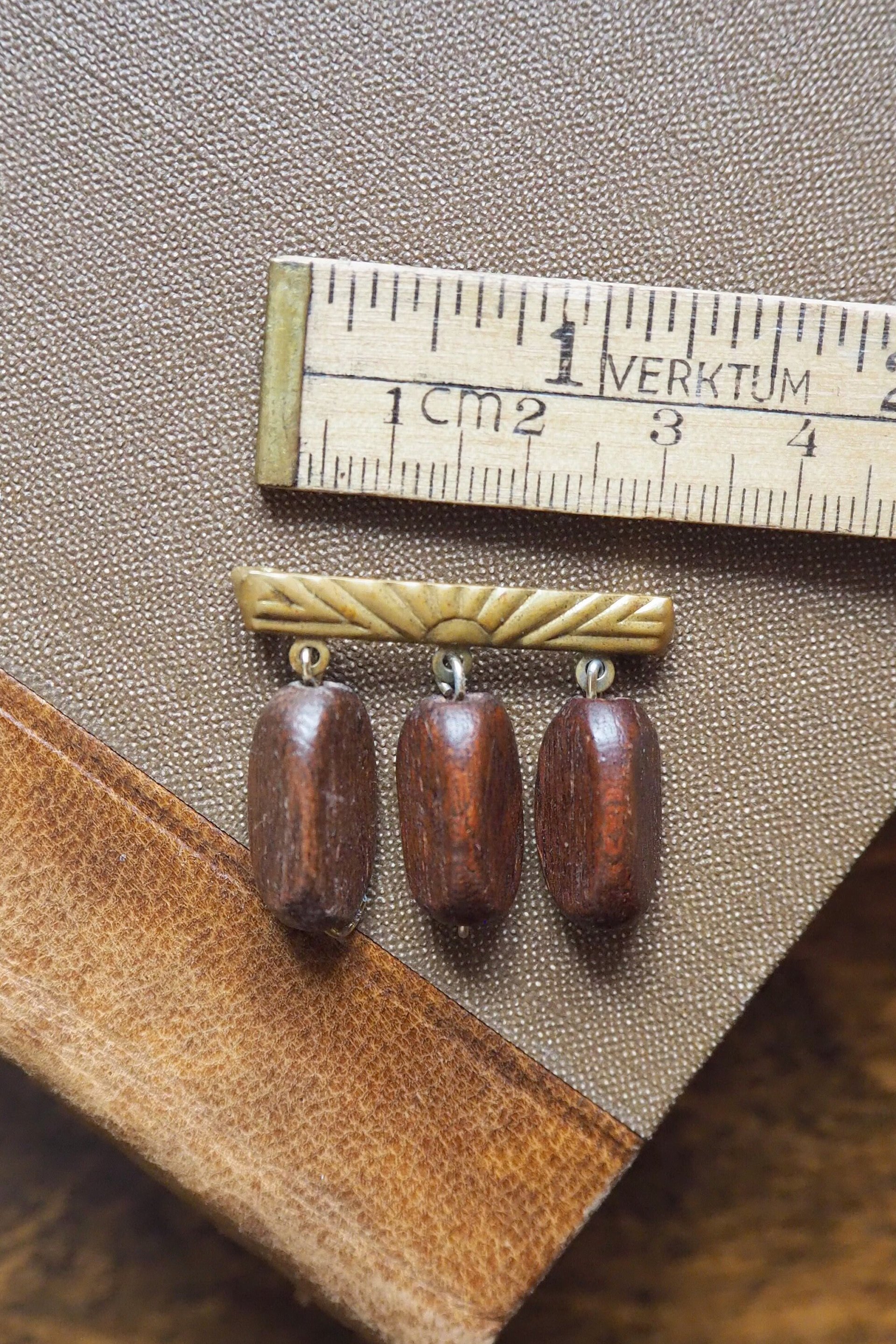 Vintage brooch | Vintage brass and wood brooch | Wooden brooch | Vintage brass brooch