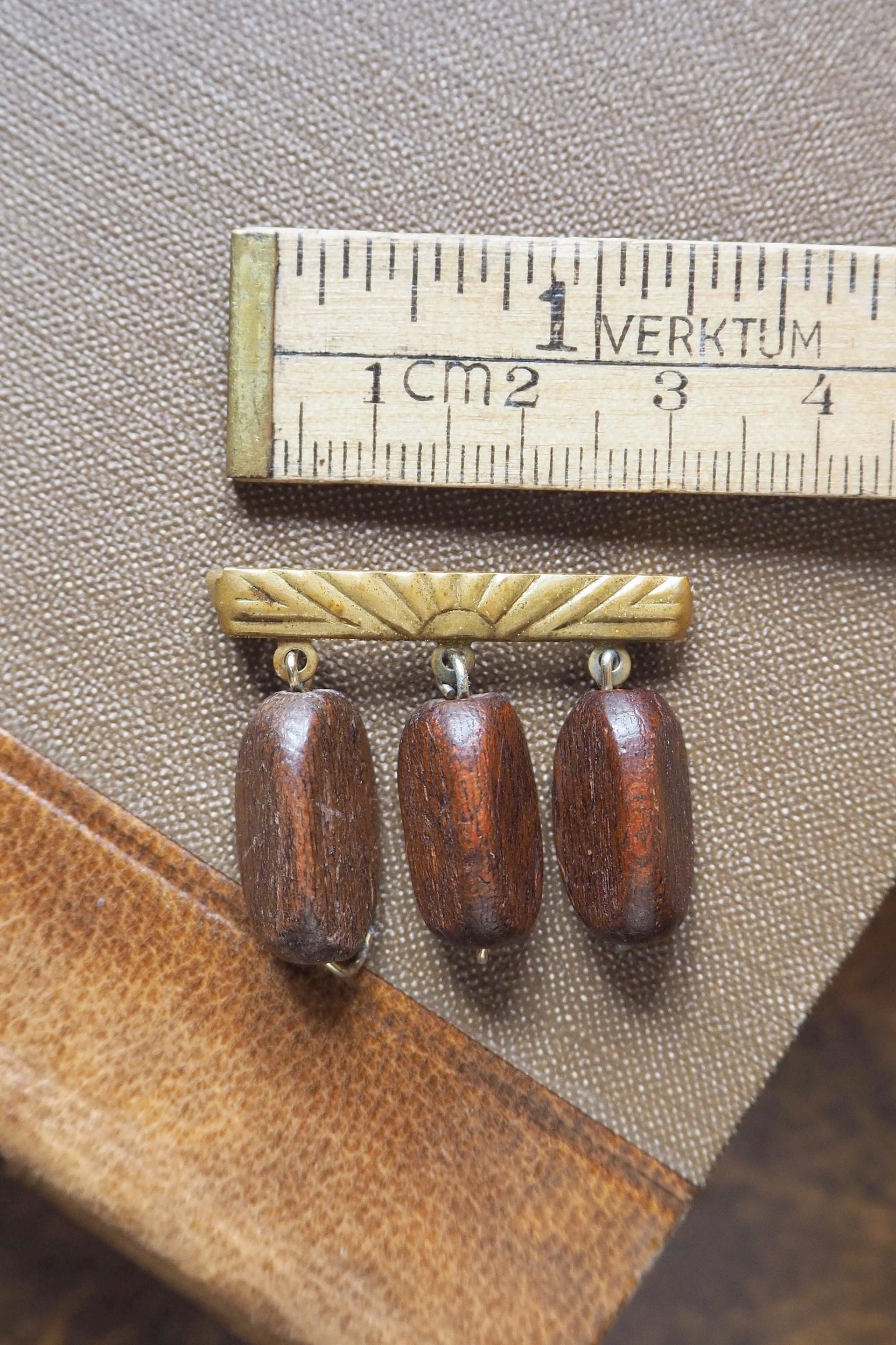 Vintage brooch | Vintage brass and wood brooch | Wooden brooch | Vintage brass brooch