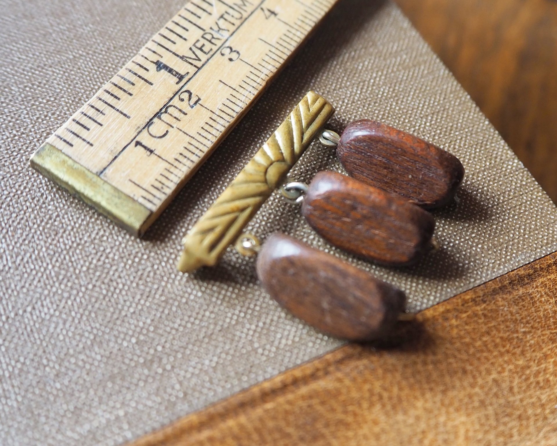 Vintage brooch | Vintage brass and wood brooch | Wooden brooch | Vintage brass brooch