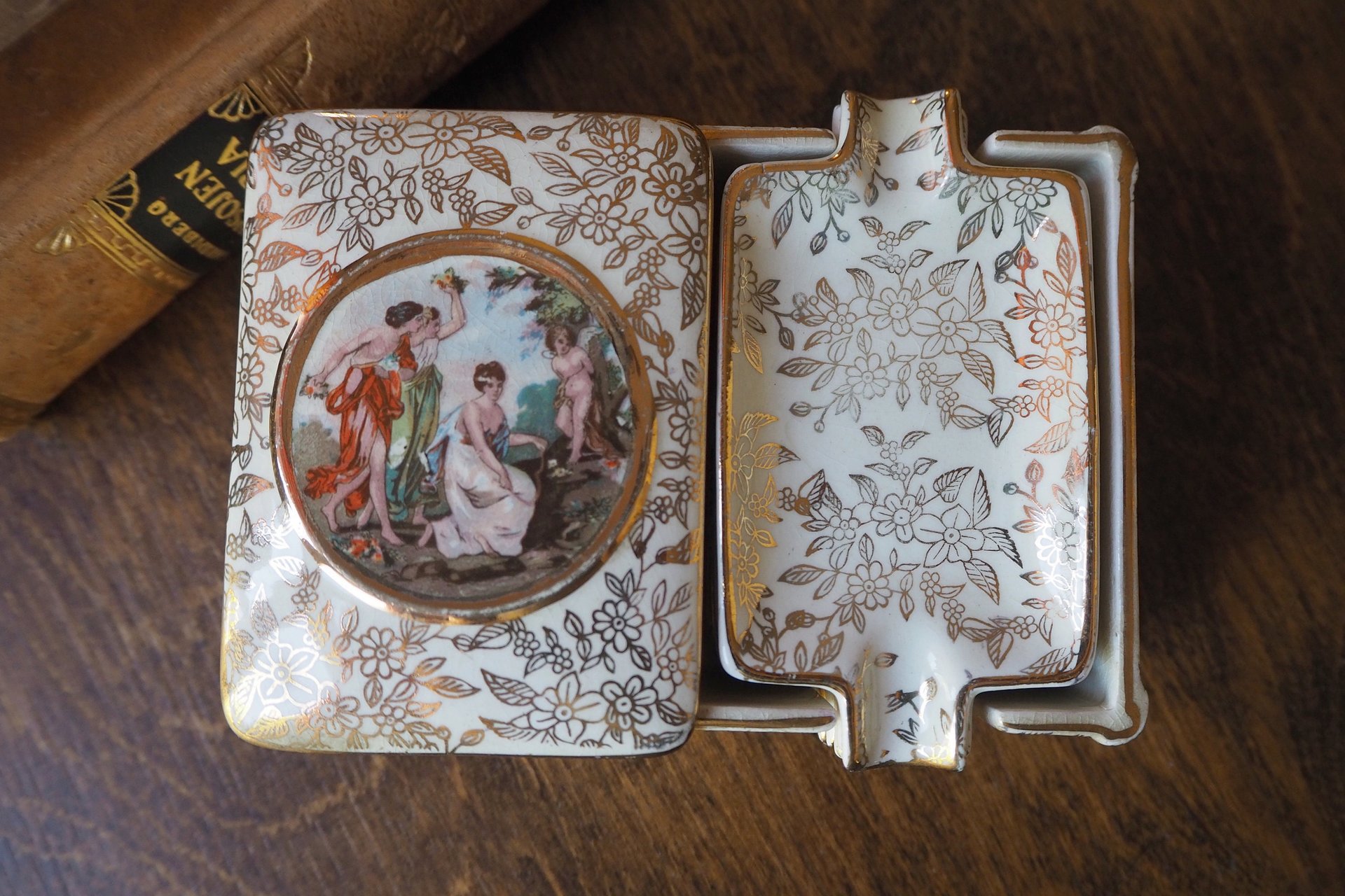 Vintage cigarette box | Vintage ashtray set | Empire England cigarette box and ashtrays | Three muses cigarette box
