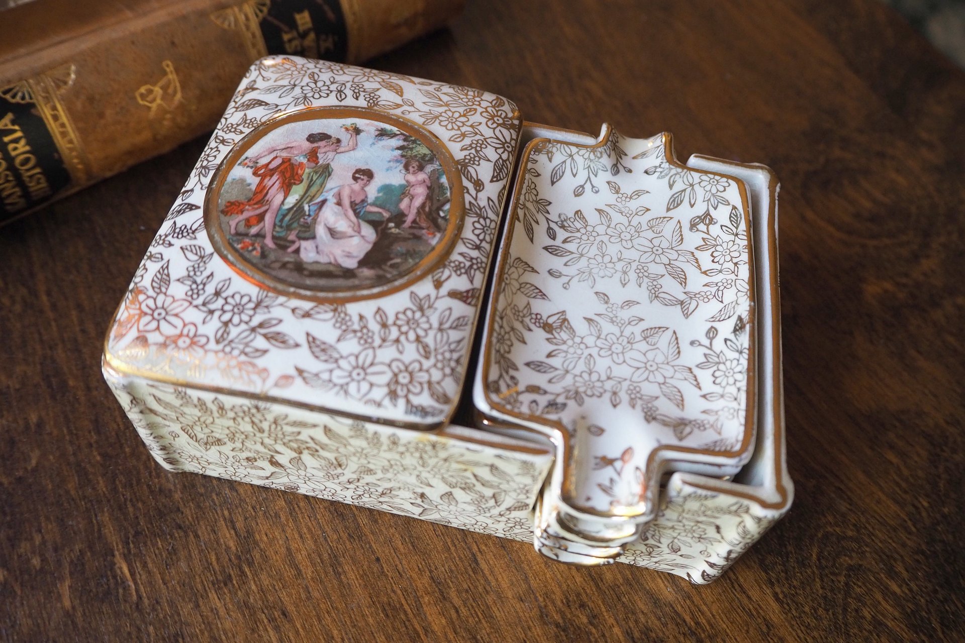 Vintage cigarette box | Vintage ashtray set | Empire England cigarette box and ashtrays | Three muses cigarette box