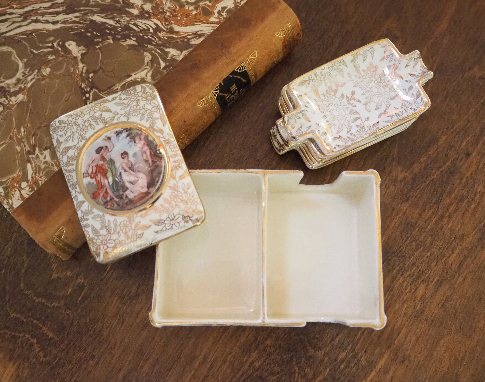 Vintage cigarette box | Vintage ashtray set | Empire England cigarette box and ashtrays | Three muses cigarette box