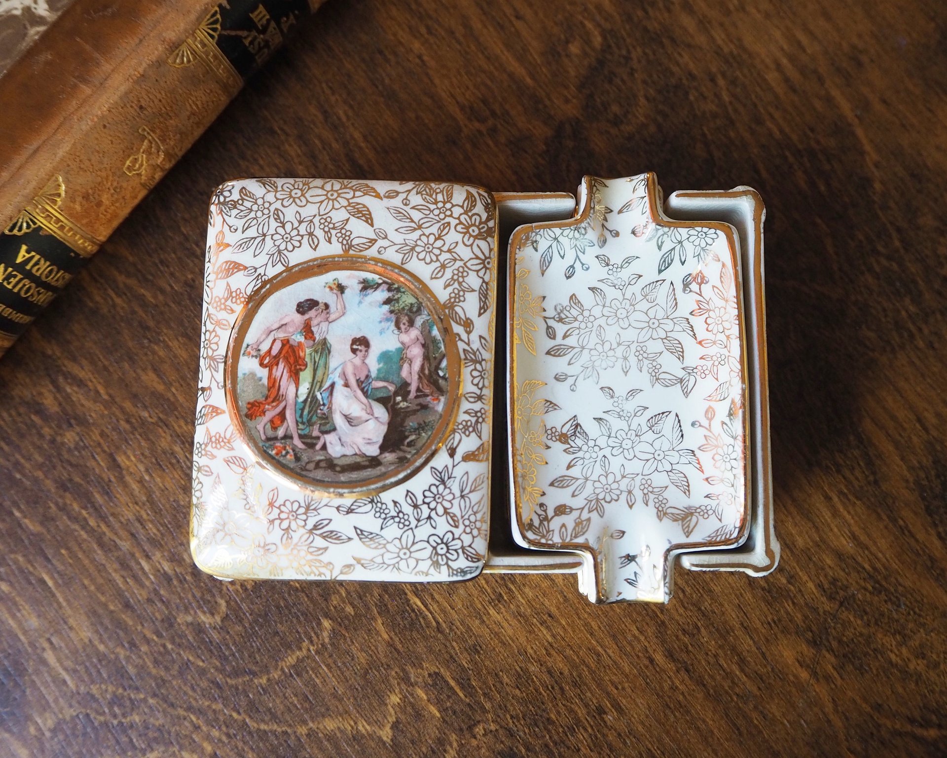 Vintage cigarette box | Vintage ashtray set | Empire England cigarette box and ashtrays | Three muses cigarette box