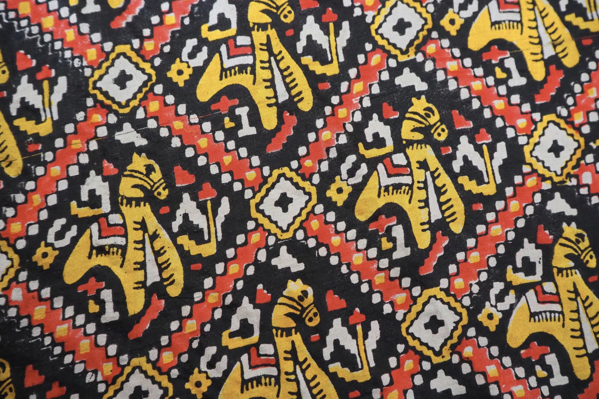 Vintage silk scarf | Vintage scarf | Black, red and yellow silk scarf | Colourful silk scarf