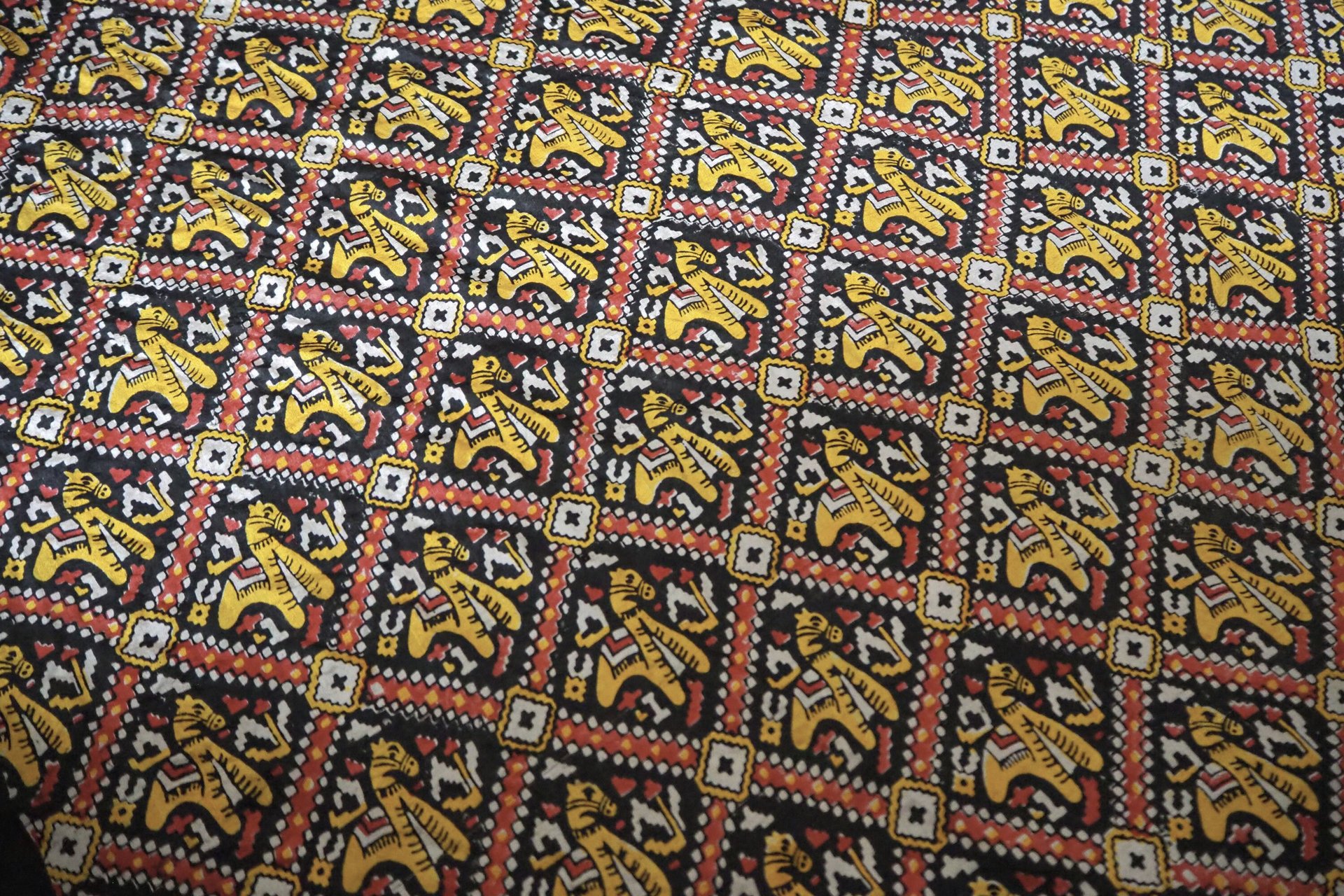Vintage silk scarf | Vintage scarf | Black, red and yellow silk scarf | Colourful silk scarf