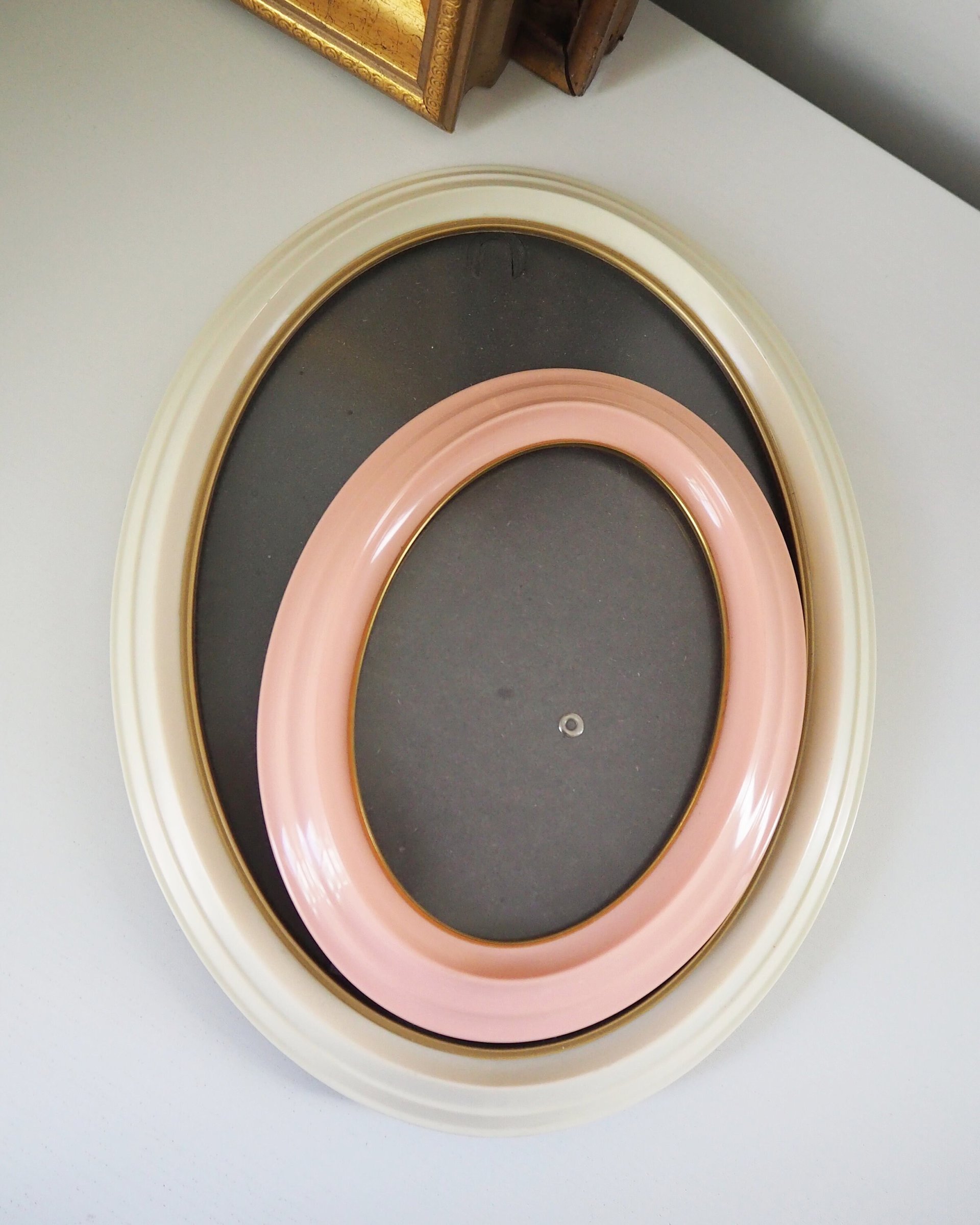 Set of two vintage picture frames | Oval photo frames | Vintage Jyden photo frames | Vintage photo frames