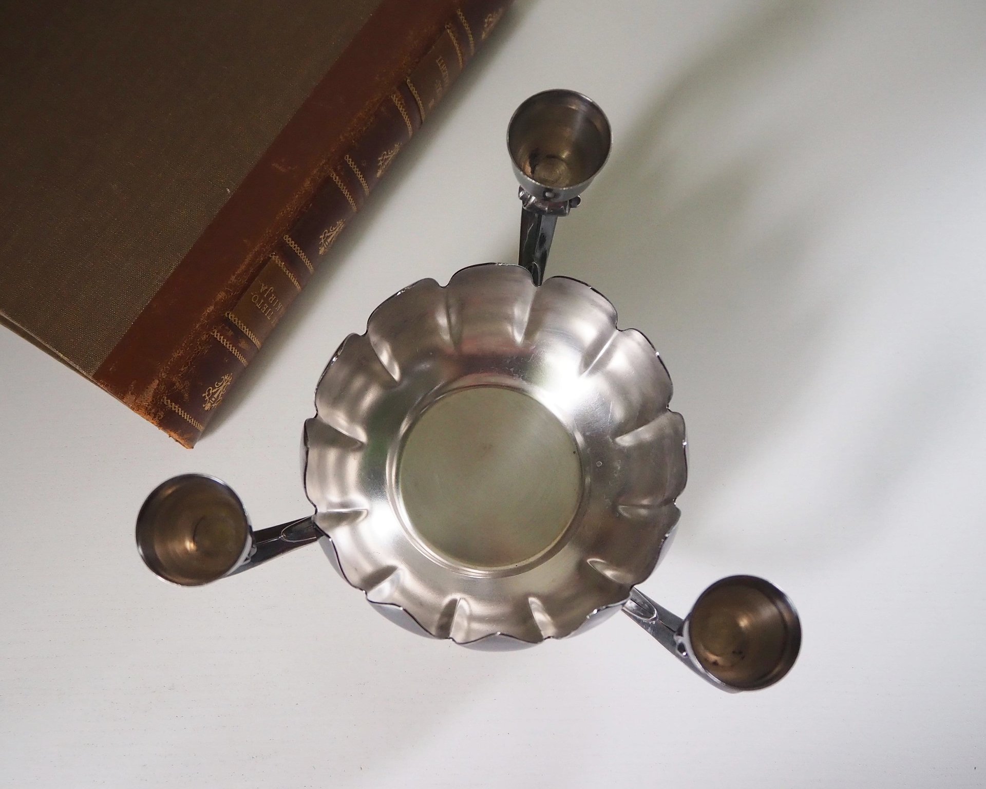 Vintage three arm candelabra | Footed lotus bowl candelabrum | Three arm candlestick holder | Vintage candelabrum | Leonard Silver plate