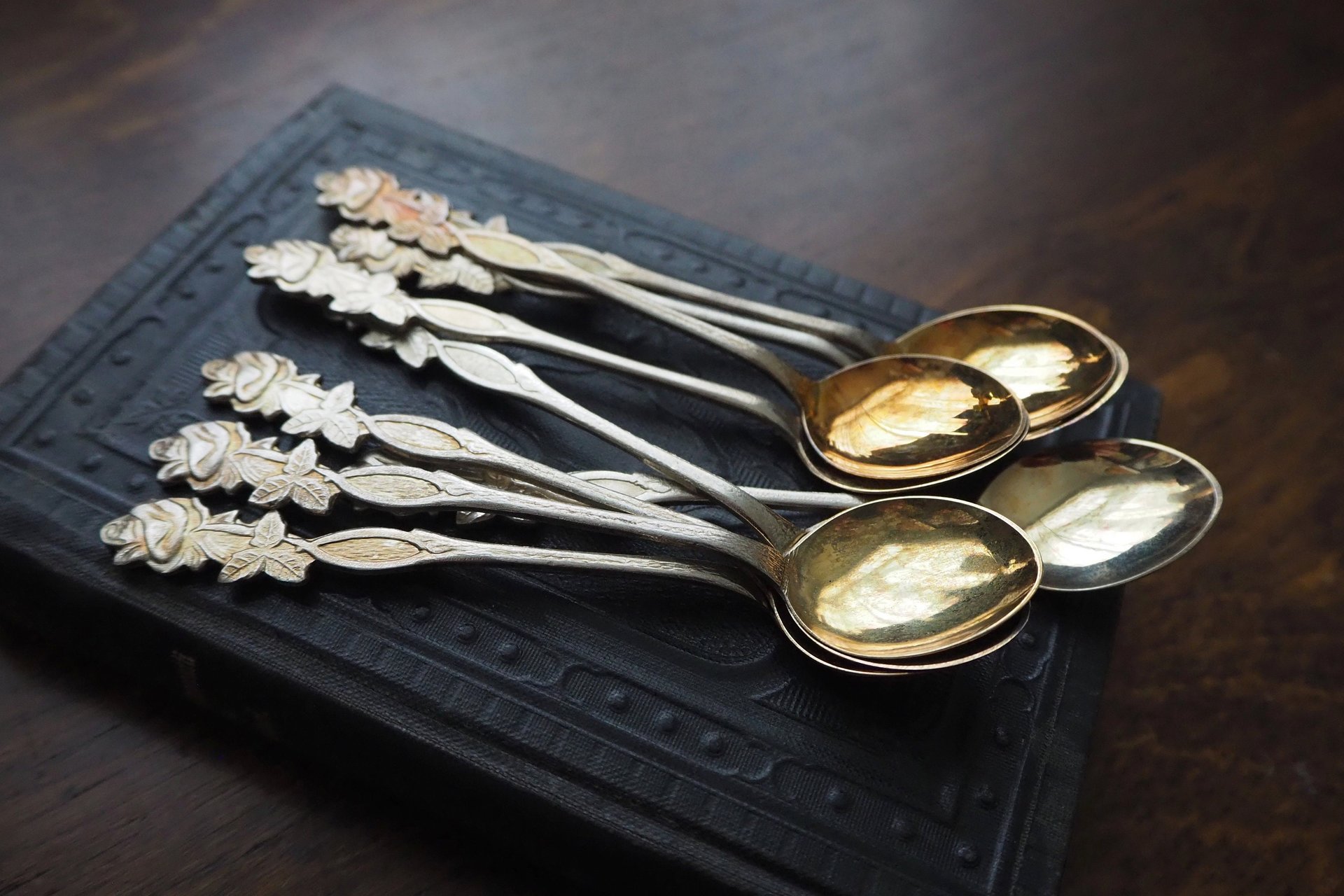 Set of nine vintage teaspoons | Vintage alpacca silver teaspoons | Mismatched teaspoons | Rose teaspoon set | Vintage alpacca teaspoons