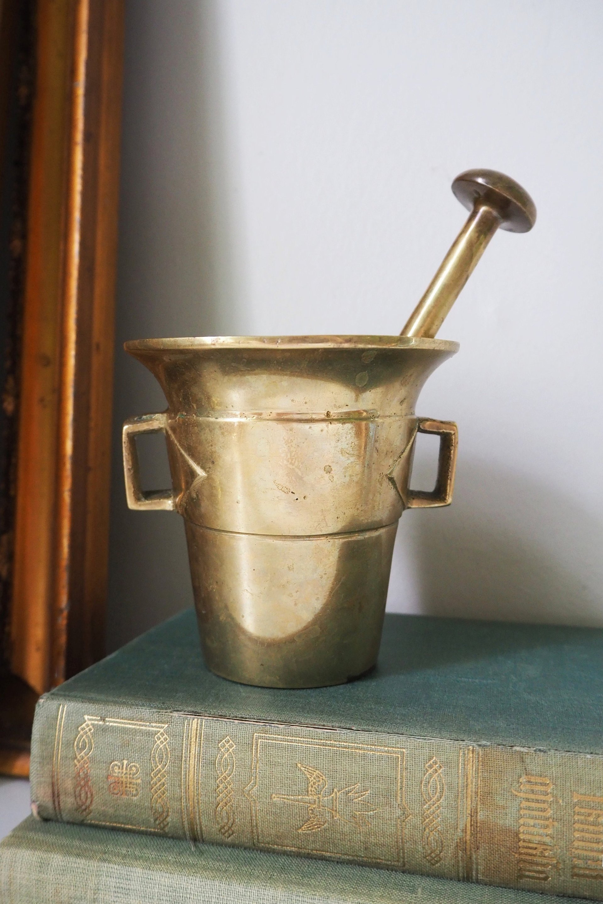 Vintage brass mortar and pestle | Heavy brass mortar | Vintage brass mortar | Brass mortar and pestle | Vintage kitchenware