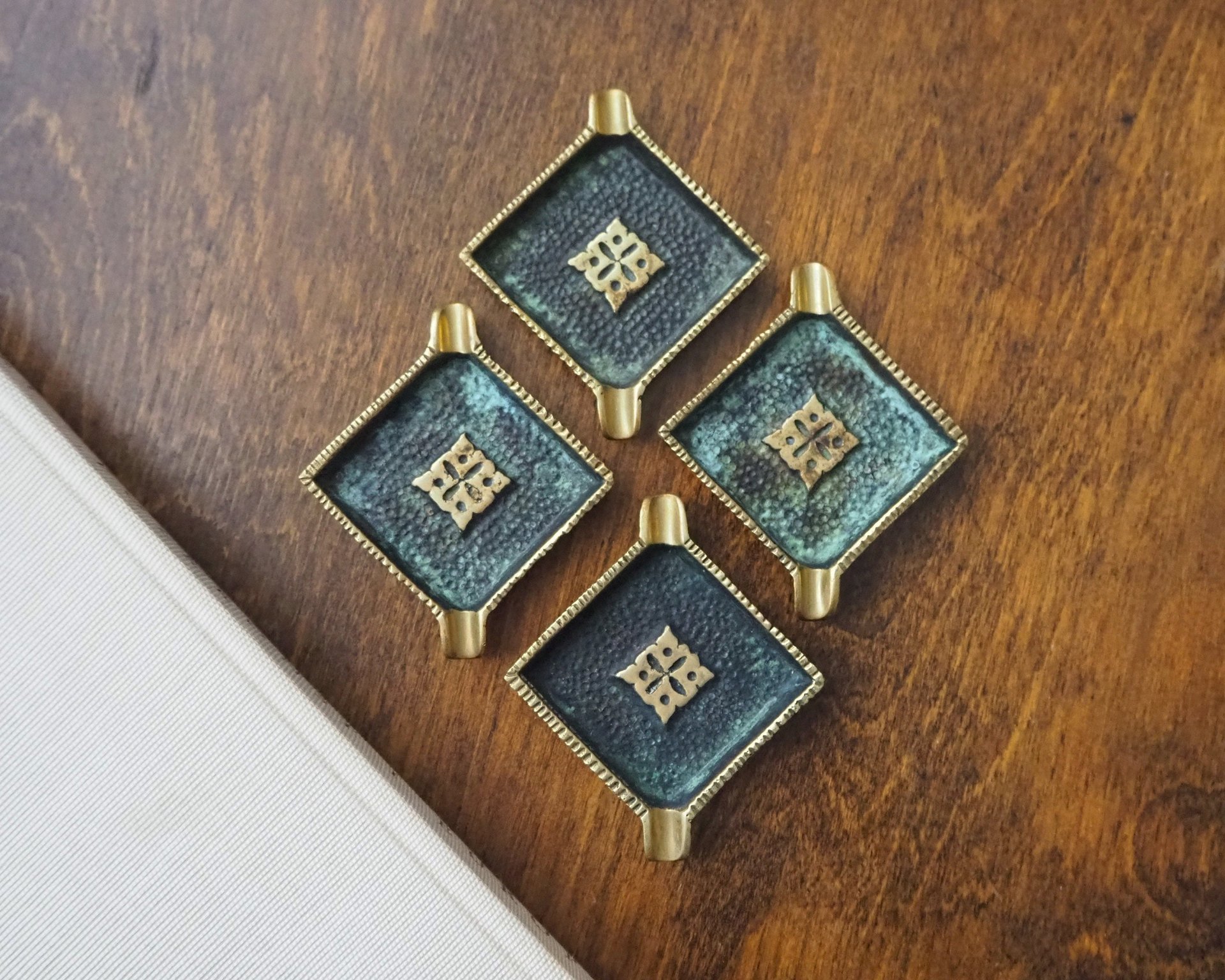 Vintage brass ashtray set | Set of four brass ashtrays | Small vintage ashtrays | Brass ashtray | Brass ashtray set