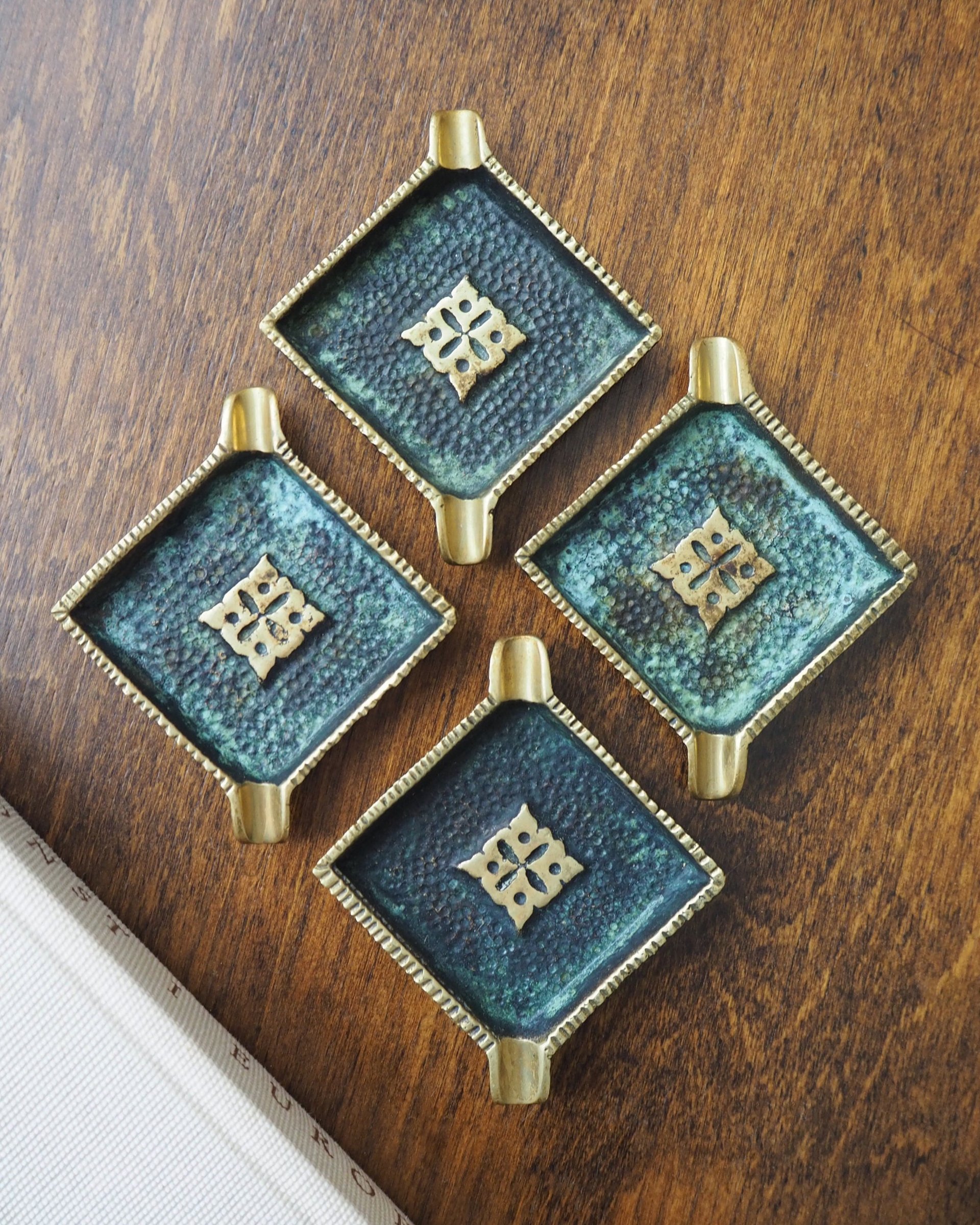 Vintage brass ashtray set | Set of four brass ashtrays | Small vintage ashtrays | Brass ashtray | Brass ashtray set