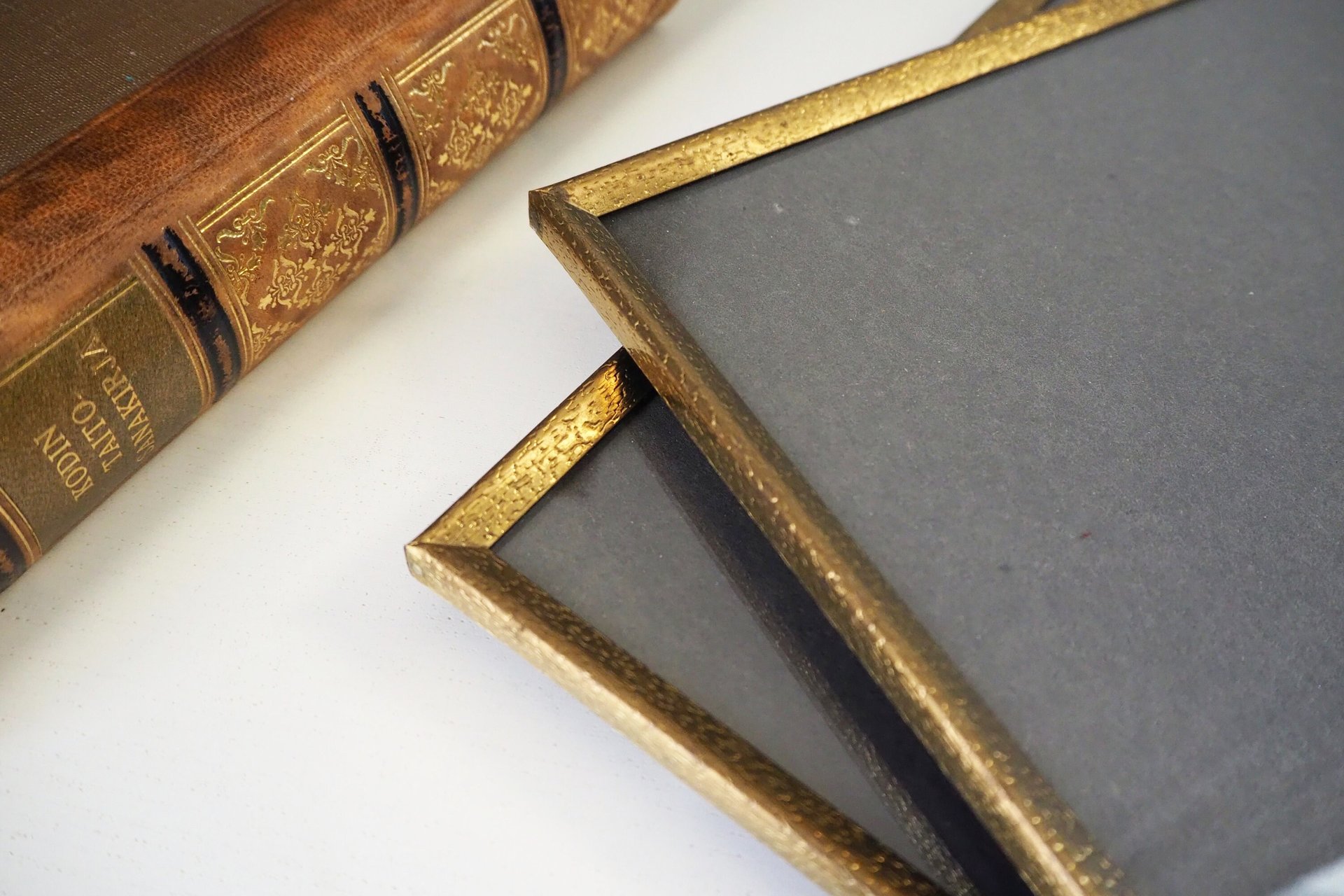 Set of two vintage photo frames | Set of two matching vintage frames | Vintage brass frame set 20x30 cm | Vintage brass frames