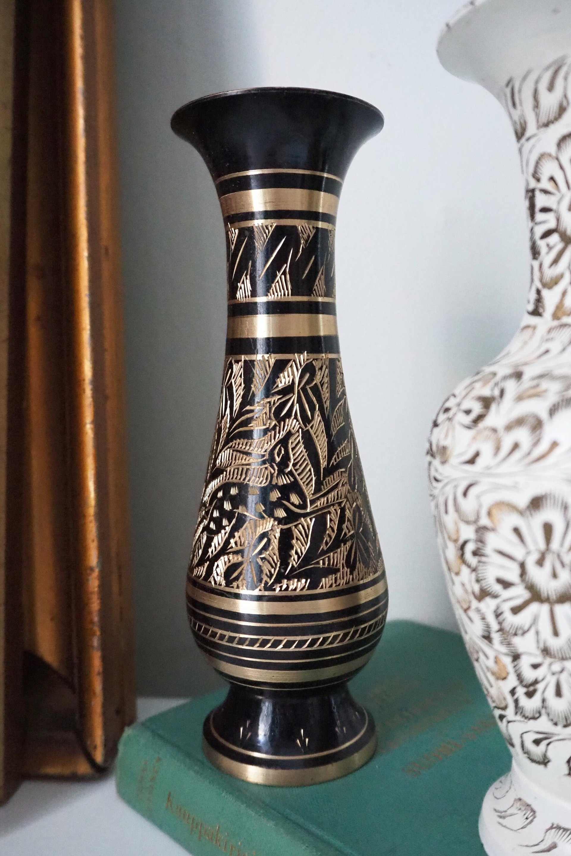 Vintage brass vases | Set of two small vases | Black and white brass vase | Etched brass vases | Vintage vases