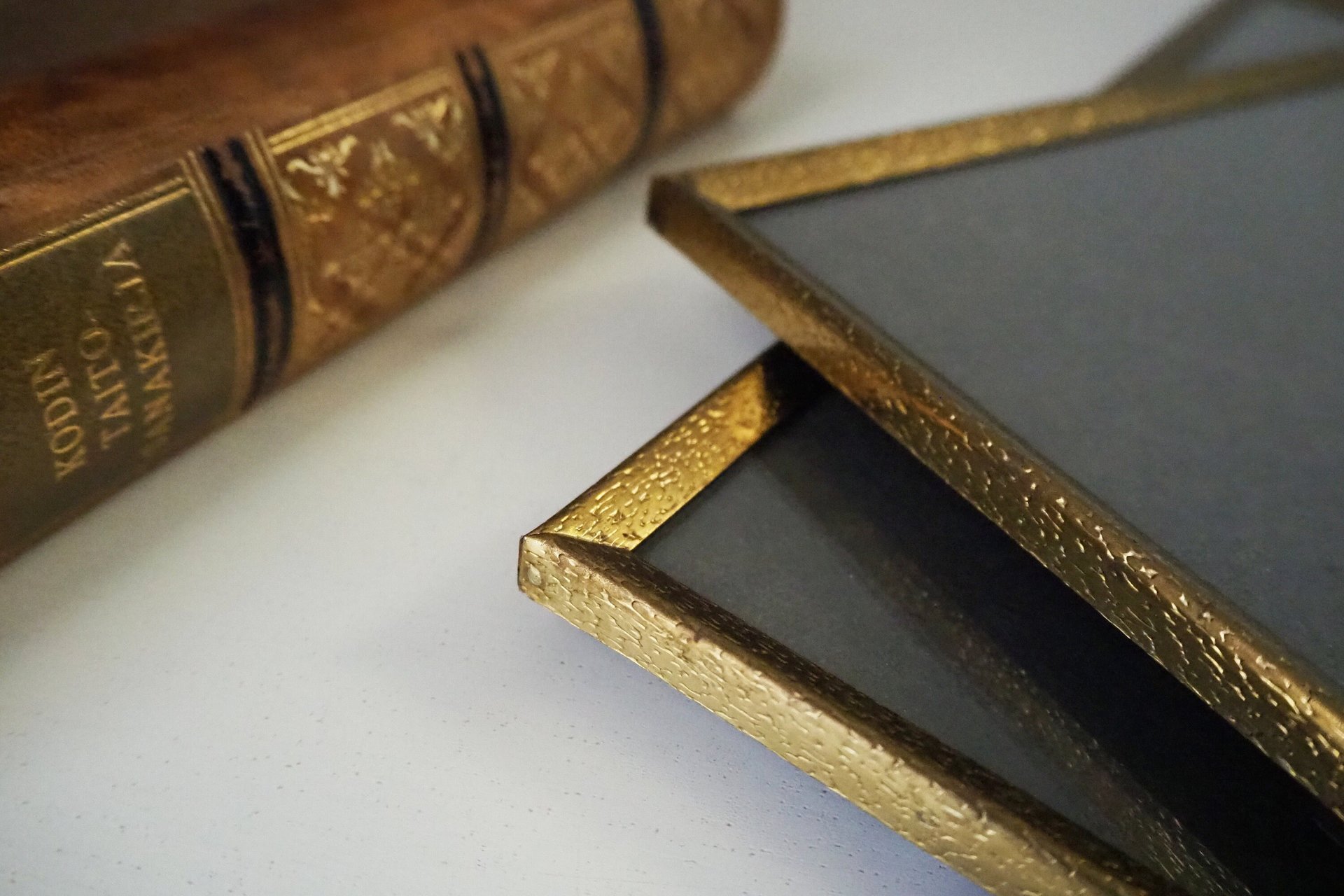 Set of two vintage photo frames | Set of two matching vintage frames | Vintage brass frame set 20x30 cm | Vintage brass frames