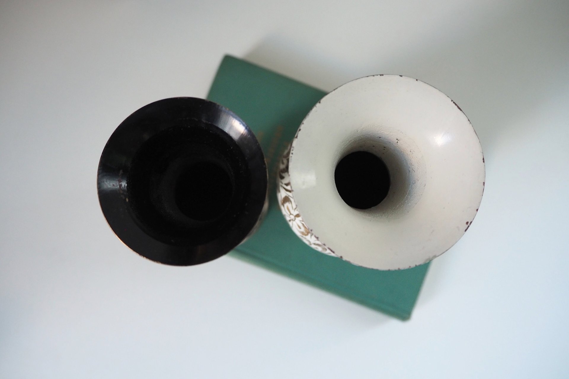 Vintage brass vases | Set of two small vases | Black and white brass vase | Etched brass vases | Vintage vases