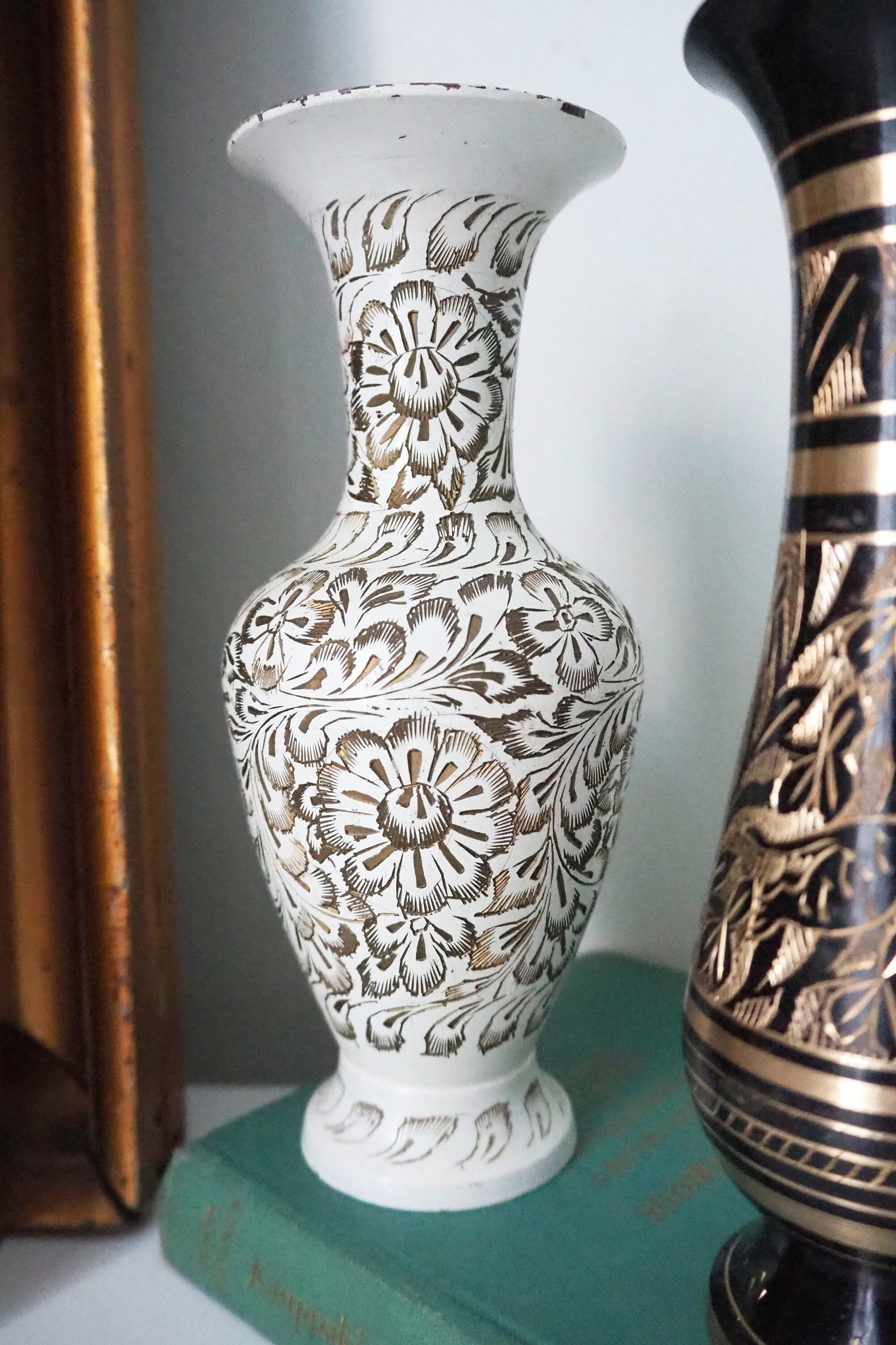 Vintage brass vases | Set of two small vases | Black and white brass vase | Etched brass vases | Vintage vases