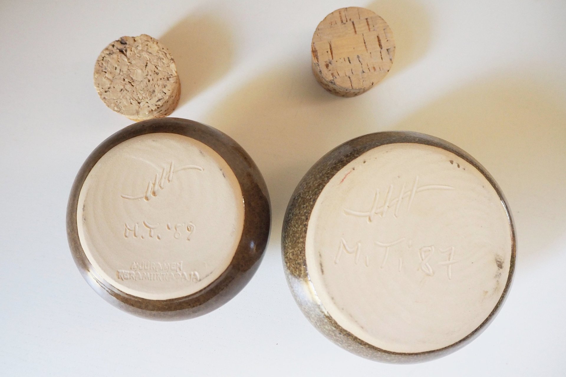 Set of two vintage ceramic jars | Glazed ceramic jars with cork lids | Brown stoneware jars | Vintage spice jars | Mismatched ceramic jars