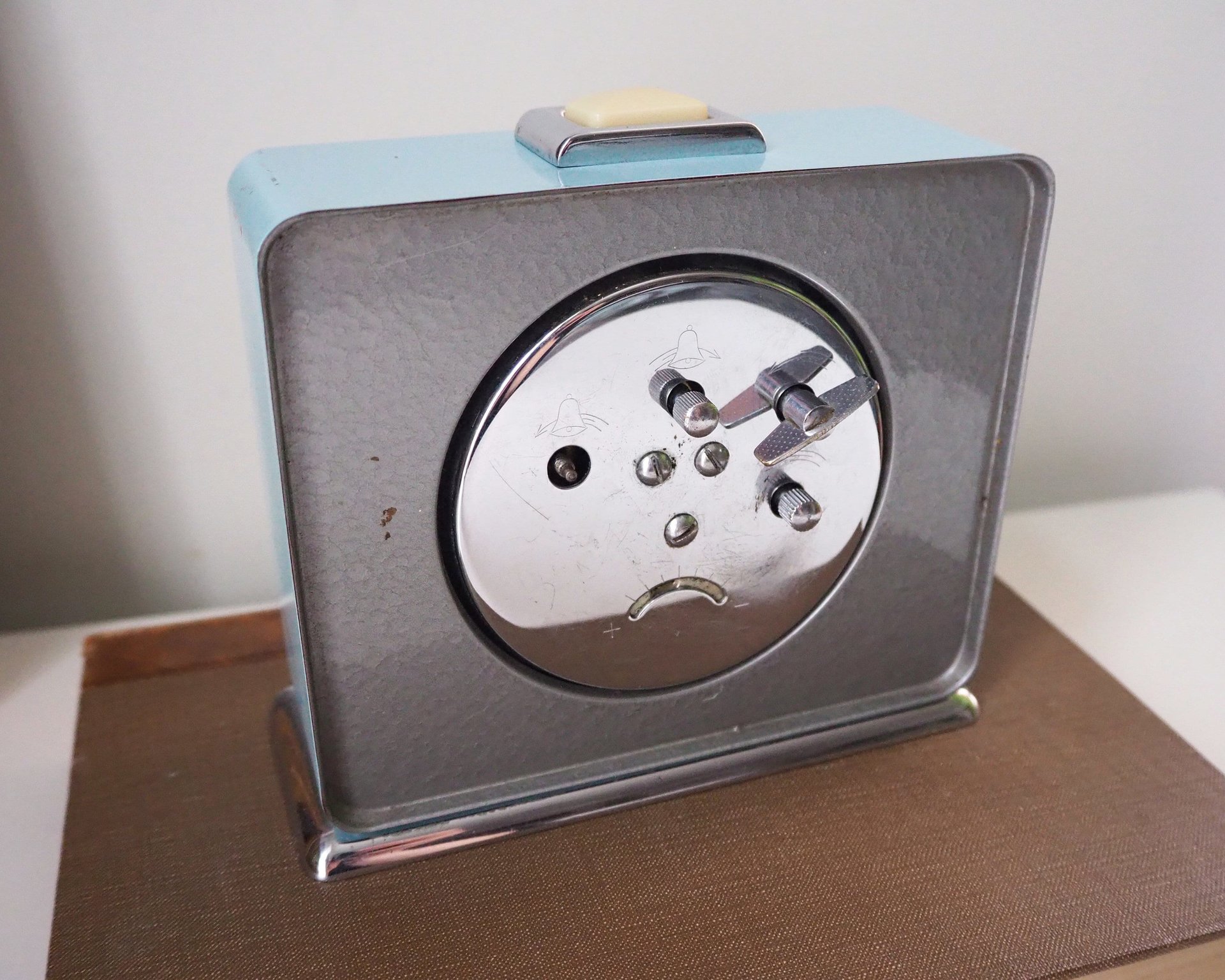 Vintage alarm clock | Shanghai Diamond alarm clock | Vintage wind up clock | Retro sky blue alarm clock | Working order