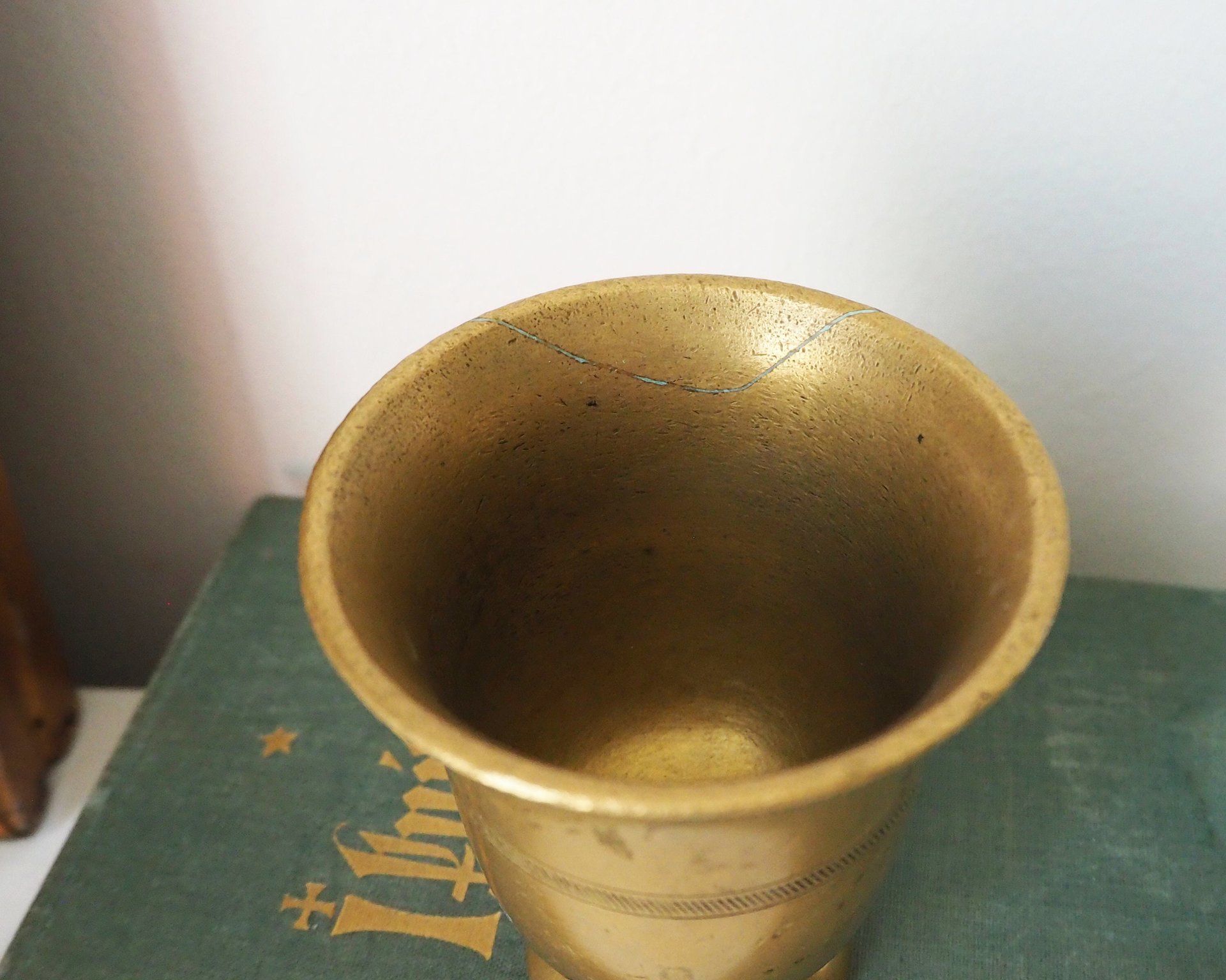 Vintage brass mortar and pestle | Vintage brass mortar | Mariefors-Kellokoski mortar | Made in Finland | Brass mortar