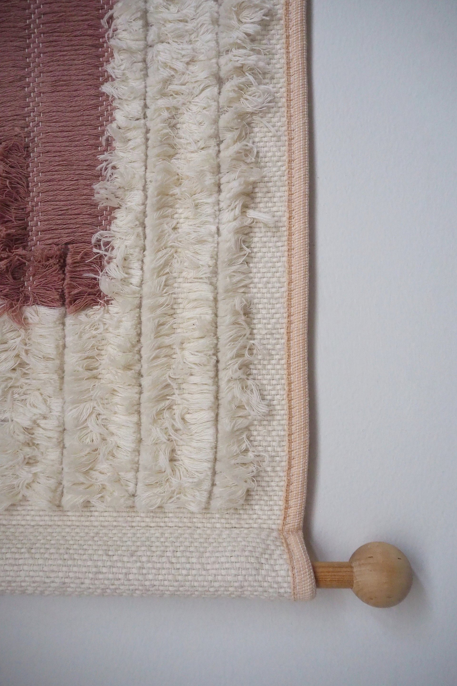 Vintage wall hanging | Long wall hanging | Vintage pink wall hanging | Scandinavian woven textile | Made in Finland