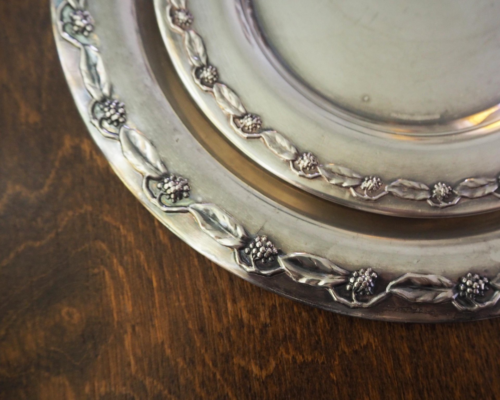 Set of two vintage alpacca silver plates | Alpacca silver platters | Vintage alpacca plates | Set of two small vintage trays