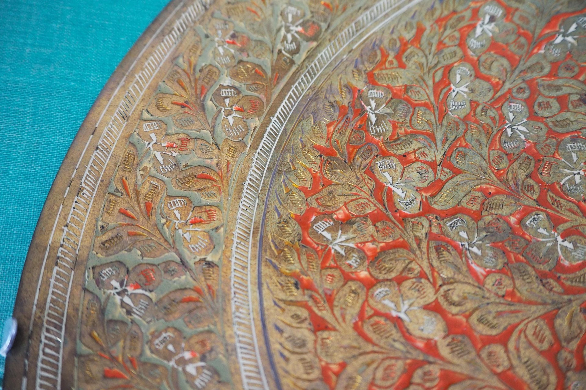Vintage brass wall plate | Decorative wall plate | Engraved brass plate | Vintage brass plate | Brass wall plate