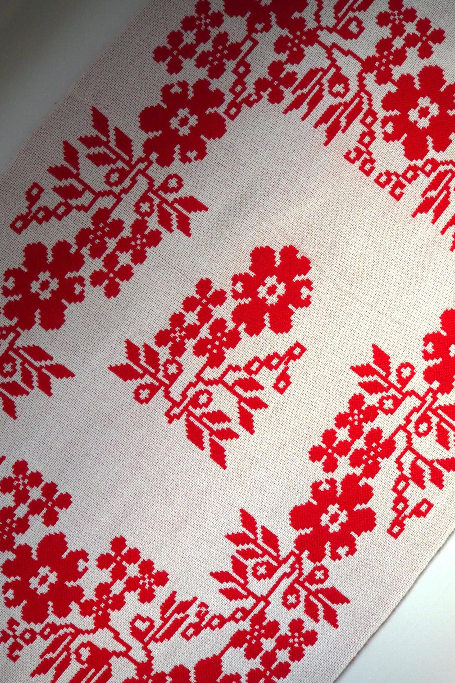 Vintage wall hanging | Floral red and white wall hanging | Scandinavian wall hanging | Vintage wall tapestry | Handmade wall tapestry
